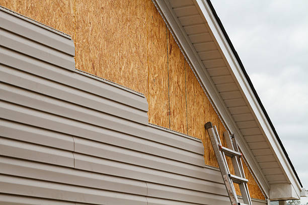 Professional Siding Inspection technician working in Marengo, OH